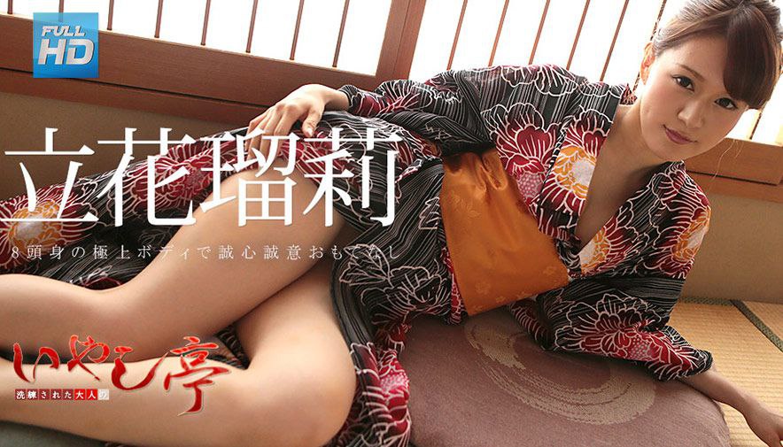 婊子玩她丈夫朋友的阴茎 4K